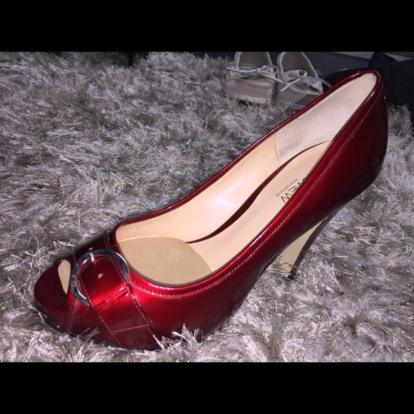 Red shoes 👠 size 7 like new condition. - Picture 4 of 4